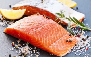 Вкусно солим дома красную рыбу
